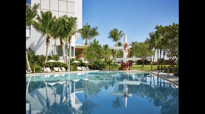 Pool Miami Beach Edition 1024x767