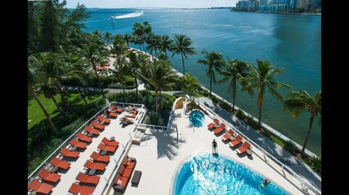 Pool Mandarin Oriental Miami