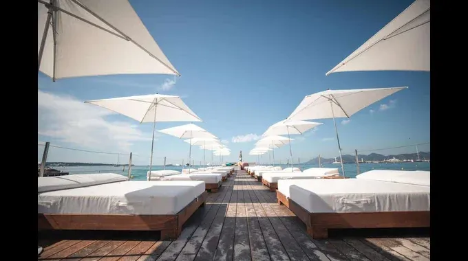 Deck Le Grand Hotel Cannes