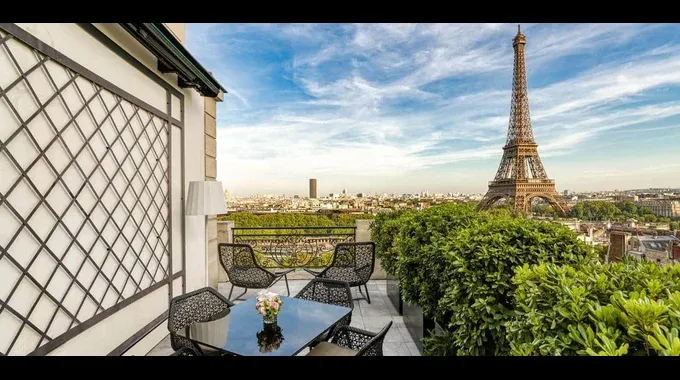 Terrace Shangri La Paris