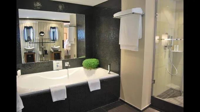 Bathroom Five Seas Hotel Cannes