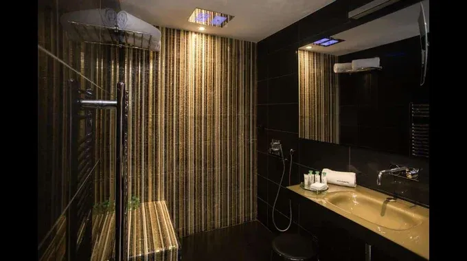 Bathroom Le Grand Hotel Cannes