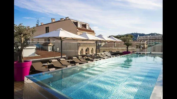 Pool Five Seas Hotel Cannes