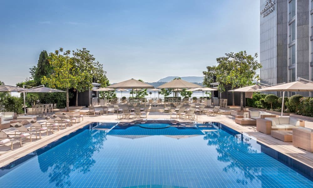 The outdoor pool at Hotel President Wilson with Lake Geneva beyond