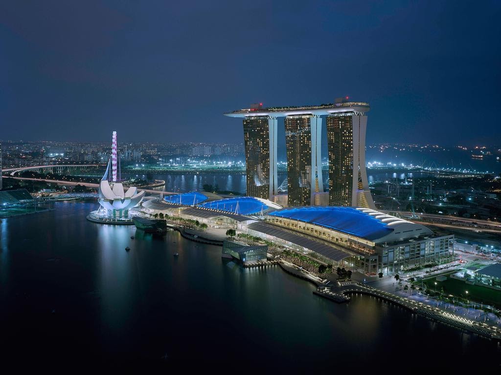 Marina Bay Sands and the Singapore waterfront at night