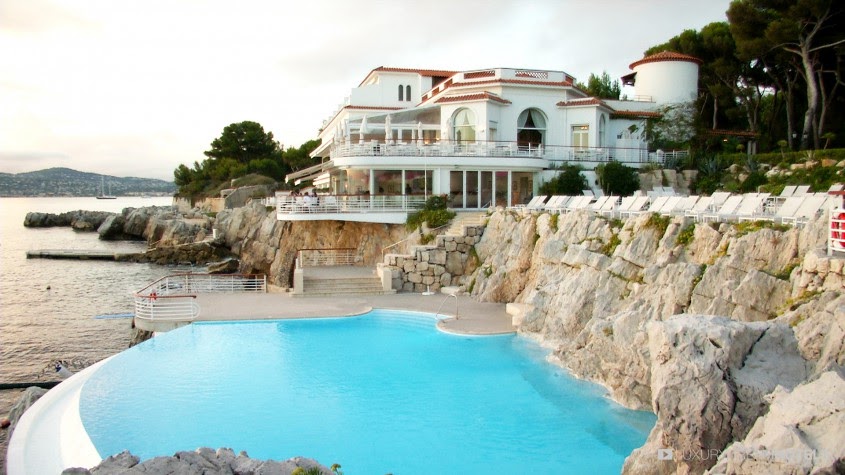 Hotel du Cap-Eden-Roc's seawater pool cut into the rocks below the Eden-Roc pavilion