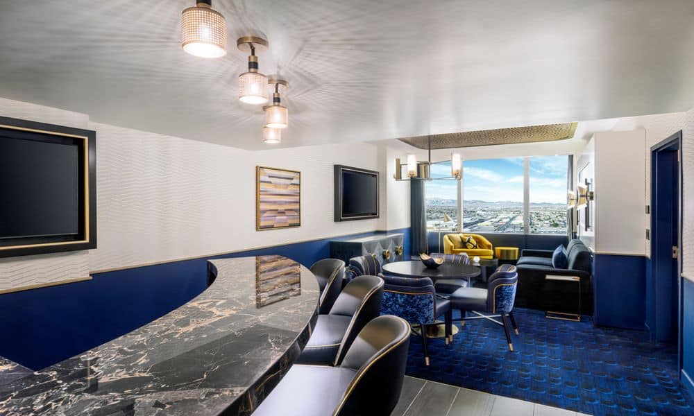 Suite living area with bar at Circa